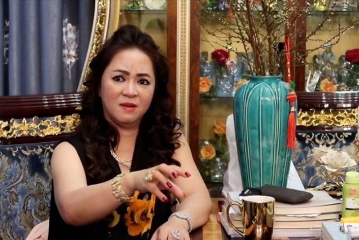 Bà Nguyễn Phương Hằng bị bắt, Việt Hương liền nghe ‘Luật trời’ của Phi Nhung - Ảnh 2. Bà Nguyễn Phương Hằng bị bắt, Việt Hương liền nghe ‘Luật trời’ của Phi Nhung - Ảnh 2.