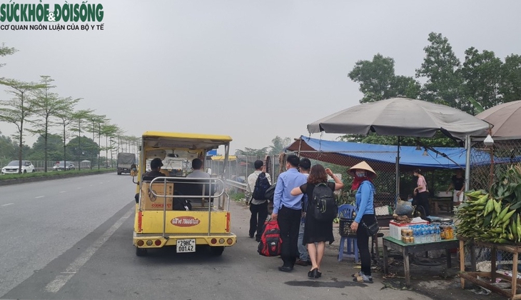 Ô tô điện ở sân bay Nội Bài chạy sai tuyến, “chặt chém” hành khách gấp 7 lần giá vé - Ảnh 4. Ô tô điện ở sân bay Nội Bài chạy sai tuyến, “chặt chém” hành khách gấp 7 lần giá vé - Ảnh 4.