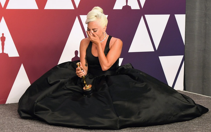 Váy gala Oscar đẹp nhất mọi thời đại