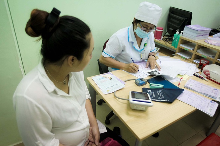Lợi ích của tiêm vaccine ngừa COVID-19 khi mang thai - Ảnh 2.