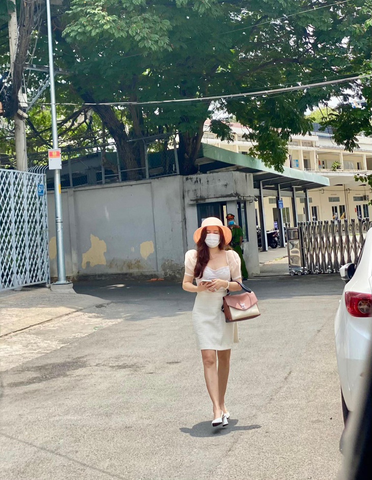 Vụ ca sĩ Vy Oanh tố cáo bà Nguyễn Phương Hằng, kết quả thế nào? - Ảnh 4. Vụ ca sĩ Vy Oanh tố cáo bà Nguyễn Phương Hằng, kết quả thế nào? - Ảnh 4.