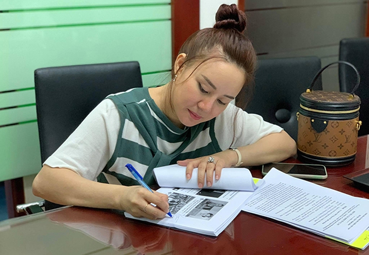 Vụ ca sĩ Vy Oanh tố cáo bà Nguyễn Phương Hằng, kết quả thế nào? - Ảnh 5. Vụ ca sĩ Vy Oanh tố cáo bà Nguyễn Phương Hằng, kết quả thế nào? - Ảnh 5.