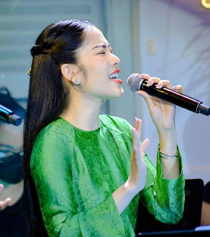 Trở lại thi hoa hậu, Nam Em đem theo 'trái tim ấm áp và giọng hát'  - Ảnh 3.