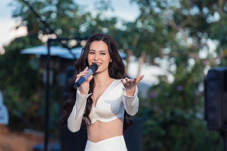 Đông Nhi 2