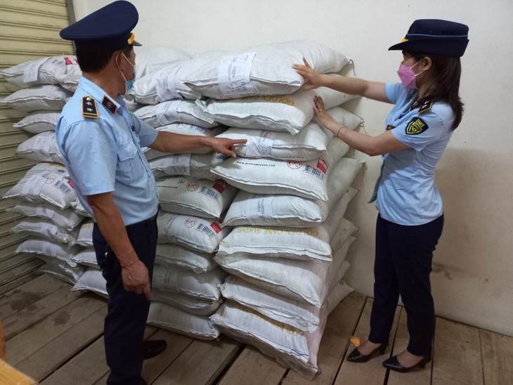 Đoàn kiểm tra Đội QLTT số 3 kiểm tra số đường  vi phạm