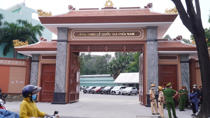 Thi thể Phó Chủ tịch TP HCM Lê Hòa Bình được đưa về nhà tang lễ Bộ Quốc phòng - Ảnh 1. Thi thể Phó Chủ tịch TP HCM Lê Hòa Bình được đưa về nhà tang lễ Bộ Quốc phòng - Ảnh 1.