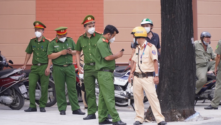 Thi thể Phó Chủ tịch TP HCM Lê Hòa Bình được đưa về nhà tang lễ Bộ Quốc phòng - Ảnh 2. Thi thể Phó Chủ tịch TP HCM Lê Hòa Bình được đưa về nhà tang lễ Bộ Quốc phòng - Ảnh 2.