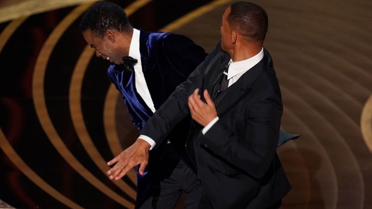 Danh hài Will Smith xin lỗi Chris Rock, có bị điều tra về 'cái tát' trên sân khấu Oscar 2022 không? - Ảnh 2. Danh hài Will Smith xin lỗi Chris Rock, có bị điều tra về 'cái tát' trên sân khấu Oscar 2022 không? - Ảnh 2.