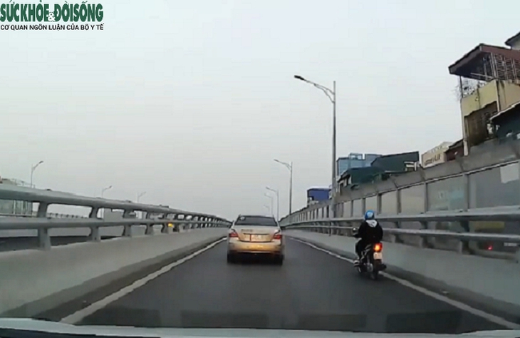 Xử nghiêm xe lam, xe máy đi vào đường vành đai 2 trên cao - Ảnh 5.