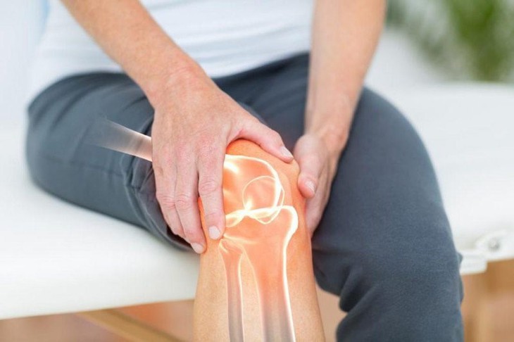 Đau nhức xương khớp khi giao mùa, cách nào phòng tránh? - Ảnh 1.