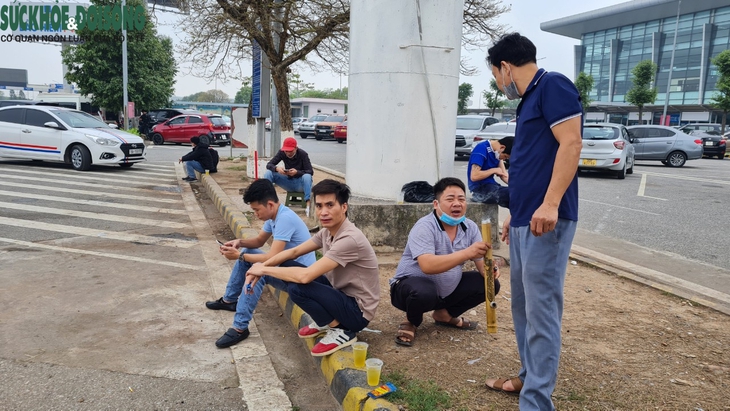 Xem xét chấm dứt hợp đồng đối với ô tô điện chạy sai tuyến, “chặt chém” khách ở sân bay Nội Bài - Ảnh 9. Xem xét chấm dứt hợp đồng đối với ô tô điện chạy sai tuyến, “chặt chém” khách ở sân bay Nội Bài - Ảnh 9.
