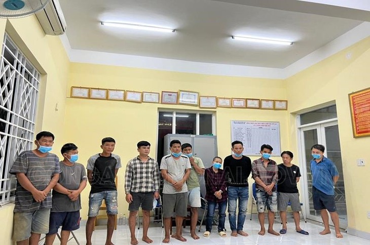 Bắt giữ nhiều đối tượng hình sự cộm cán tại tụ điểm đá gà - Ảnh 1.