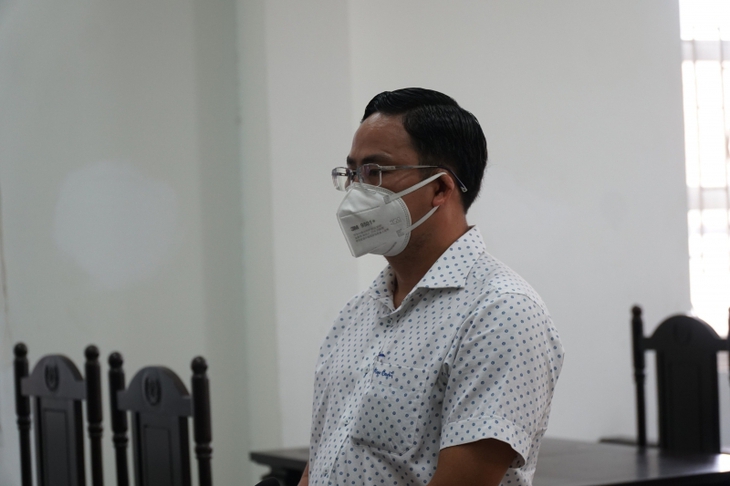 Người tự xưng Ban chỉ đạo chống dịch ở quận 7 "thoát" án tù giam - Ảnh 1. Người tự xưng Ban chỉ đạo chống dịch ở quận 7 "thoát" án tù giam - Ảnh 1.