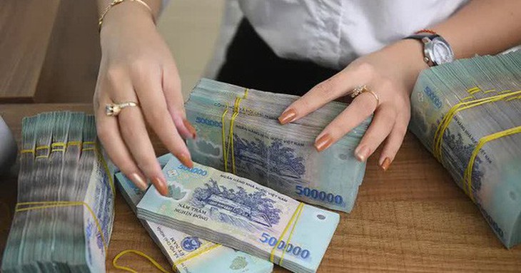 Trong tháng 4, nhiều chính sách mới liên quan đến tiền lương có hiệu lực, giảm thuế bảo vệ môi trường đối với xăng dầu