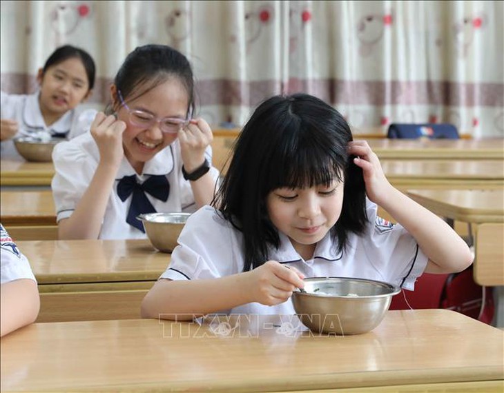 Hà Nội: Xem xét tổ chức bán trú cho học sinh từ lớp 7 đến lớp 12 - Ảnh 1.