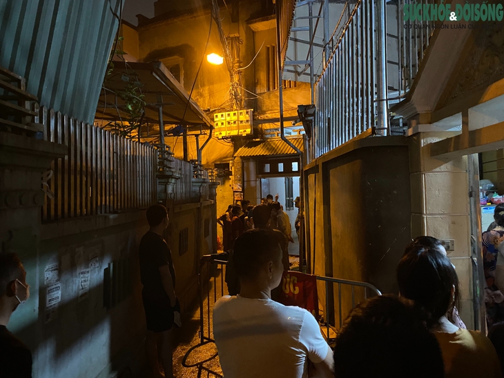 Hà Nội: Cháy lớn ở nhà trọ, 1 người tử vong, 5 người phải cấp cứu - Ảnh 3.