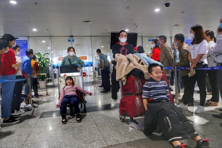 Hoàn thành 6 chuyến bay đưa gần 1.700 người Việt tại Ukraine về nước - Ảnh 1.