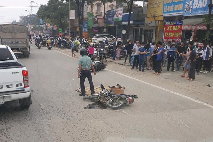 Hà Nội: Thương tâm người phụ nữ bị ô tô đầu kéo cán tử vong - Ảnh 2.