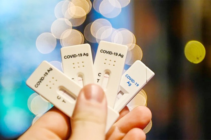 Tiếp xúc gần F0, vì sao nhiều người vẫn âm tính? - Ảnh 2. Tiếp xúc gần F0, vì sao nhiều người vẫn âm tính? - Ảnh 2.