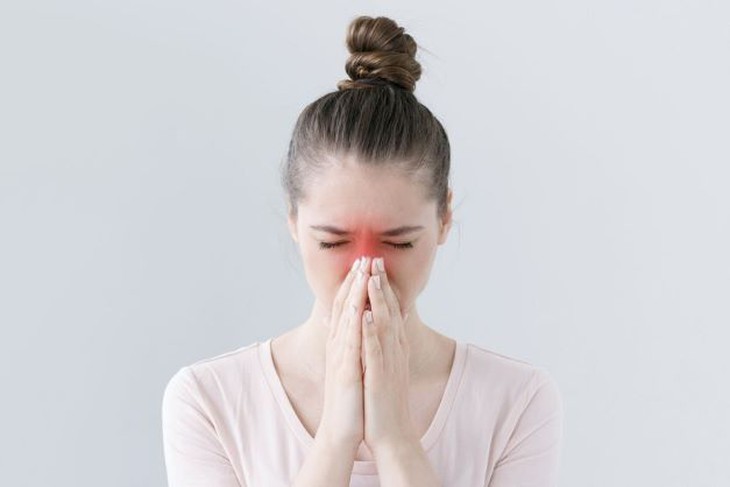 8 biện pháp làm giảm ngạt mũi cho F0 - Ảnh 2.