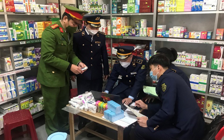 Nghệ An: Phát hiện hàng chục nghìn bộ kit test nhanh và que lấy mẫu không rõ xuất xứ