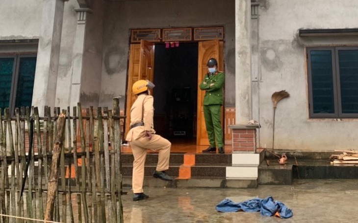 Gã đàn ông sát hại con trai dã man, chém vợ nhập viện