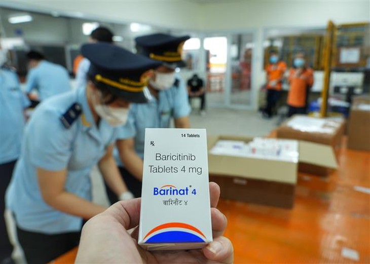Buôn lậu thuốc điều trị COVID-19 ngày càng phức tạp - Ảnh 1.