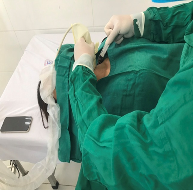 Điều trị bướu giáp nhân lành tính bằng phương pháp tiêm cồn qua da dưới hướng dẫn của siêu âm - Ảnh 1. Điều trị bướu giáp nhân lành tính bằng phương pháp tiêm cồn qua da dưới hướng dẫn của siêu âm - Ảnh 1.