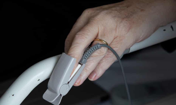 "COVID-19 kéo dài" thường gặp ở bệnh nhân nhập viện, thở máy - Ảnh 1.