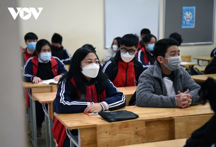 Học sinh lớp 9 Hà Nội 'nín thở' chờ công bố môn thi thứ 4 vào lớp 10 - Ảnh 2. Học sinh lớp 9 Hà Nội 'nín thở' chờ công bố môn thi thứ 4 vào lớp 10 - Ảnh 2.
