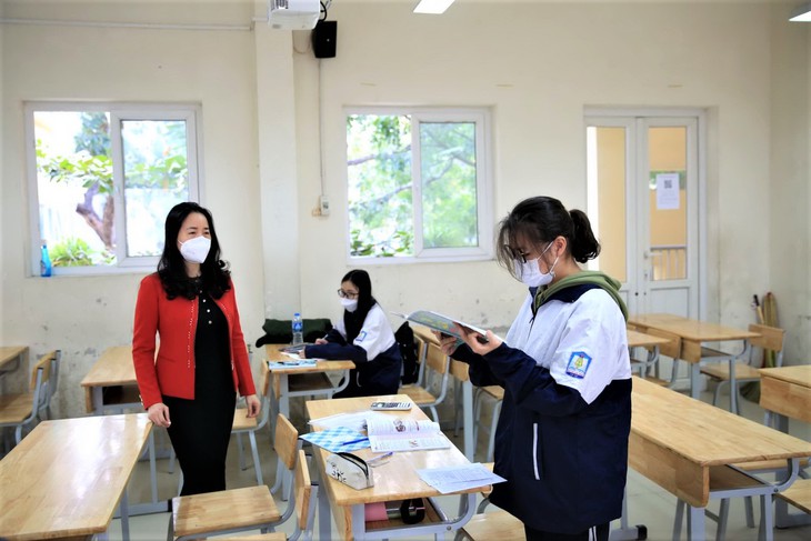 Học sinh nhiều địa phương tạm dừng đến trường do F0 tăng nhanh - Ảnh 2. Học sinh nhiều địa phương tạm dừng đến trường do F0 tăng nhanh - Ảnh 2.