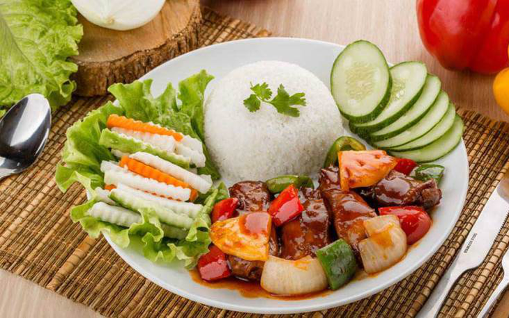 Một số thực đơn tại nhà giàu dinh dưỡng và dễ thực hiện cho người mắc COVID-19