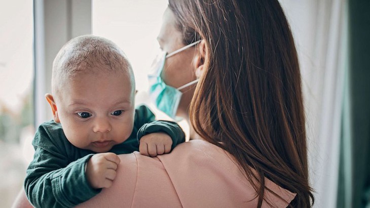 Có nên cho con bú sữa mẹ khi mẹ nghi ngờ mắc và mắc COVID-19? - Ảnh 4.
