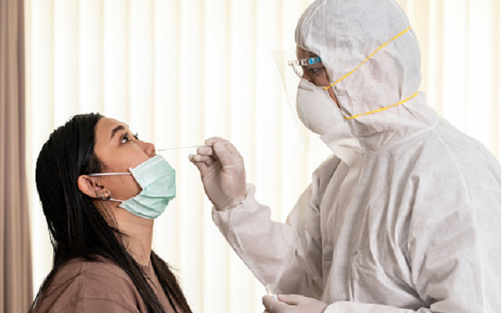 Test nhanh COVID-19 nhiều lần có gây viêm mũi, viêm xoang?