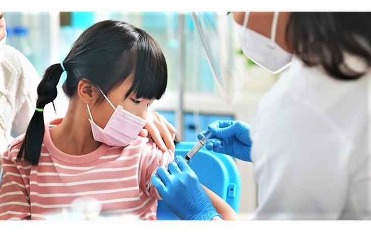 Sáng 1/4: Trẻ đã mắc COVID-19 sau bao lâu có thể tiêm vaccine? Không mua bán trang thiết bị y tế khi chưa có giá kê khai