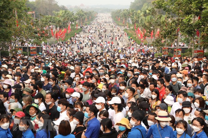 Du khách thập phương về dự Giỗ tổ Hùng Vương 2022 - Ảnh 17.