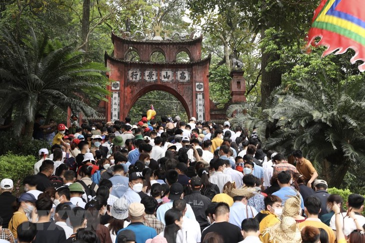 Du khách thập phương về dự Giỗ tổ Hùng Vương 2022 - Ảnh 2.