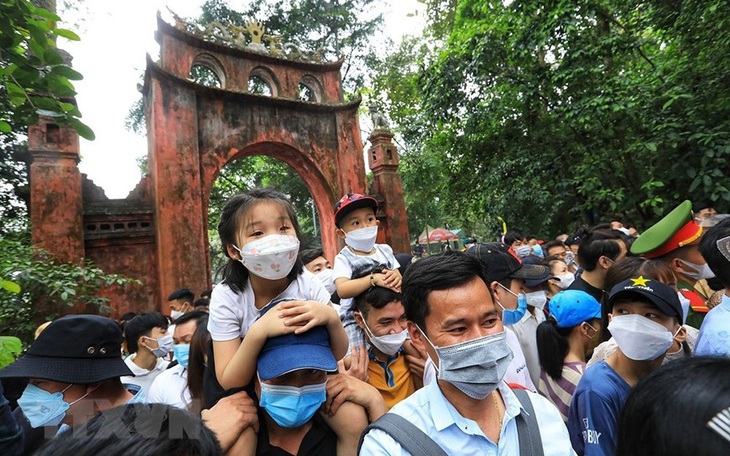Du khách thập phương về dự Giỗ tổ Hùng Vương 2022