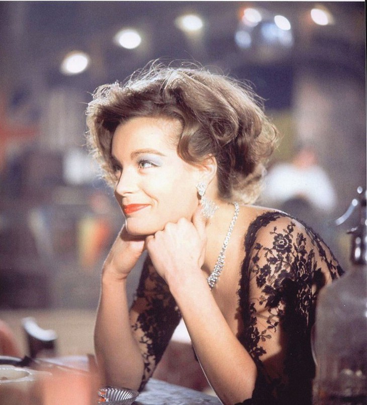 Góc khuất showbiz: Romy Schneider rạng rỡ sự nghiệp, ảm đạm đời tư - Ảnh 3. Góc khuất showbiz: Romy Schneider rạng rỡ sự nghiệp, ảm đạm đời tư - Ảnh 3.