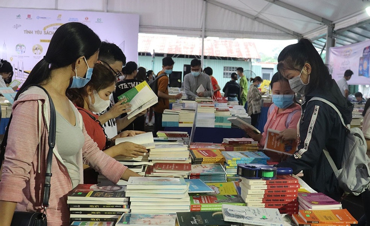 Hội sách trực tuyến 2022: NSƯT Thành Lộc, ca sĩ Mỹ Tâm, Trấn Thành lan tỏa văn hóa đọc - Ảnh 4. Hội sách trực tuyến 2022: NSƯT Thành Lộc, ca sĩ Mỹ Tâm, Trấn Thành lan tỏa văn hóa đọc - Ảnh 4.