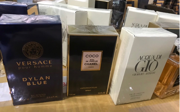Tạm giữ 1.500 chai nước hoa trị giá trên 1,5 tỷ đồng nghi nhập lậu