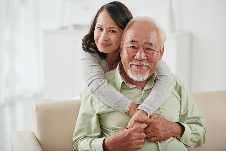 Bảo hiểm cho người cao tuổi nên mua loại nào? - Ảnh 2.
