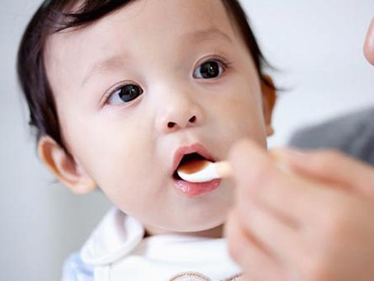 Trẻ bị ho khi nào có thể chữa tại nhà và những sai lầm cần tránh - Ảnh 6.