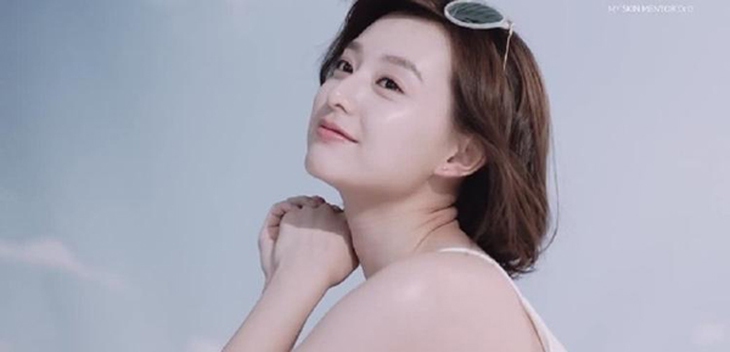 Thói quen giữ da giúp "nàng Trung úy" Kim Ji Won của "Hậu duệ mặt trời" trẻ đẹp vạn người mê - Ảnh 4. Thói quen giữ da giúp "nàng Trung úy" Kim Ji Won của "Hậu duệ mặt trời" trẻ đẹp vạn người mê - Ảnh 4.