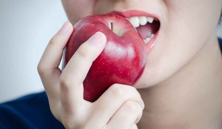 Lợi ích sức khỏe của trái táo và thời điểm thích hợp để ăn táo - Ảnh 2.