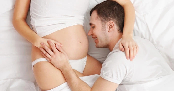 Bụng bầu vượt mặt vẫn tằng tằng
