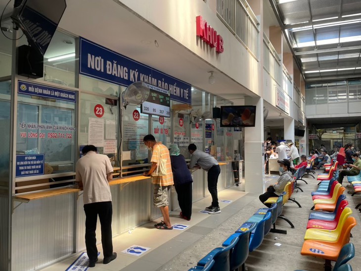 Bộ Y tế tiếp tục yêu cầu đẩy nhanh việc sử dụng CCCD gắn chíp khi đi khám, chữa bệnh BHYT  - Ảnh 1.