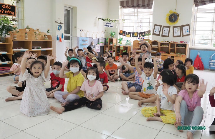 Trẻ mầm non Hà Nội phấn khởi trong ngày đầu trở lại trường - Ảnh 21. Trẻ mầm non Hà Nội phấn khởi trong ngày đầu trở lại trường - Ảnh 21.