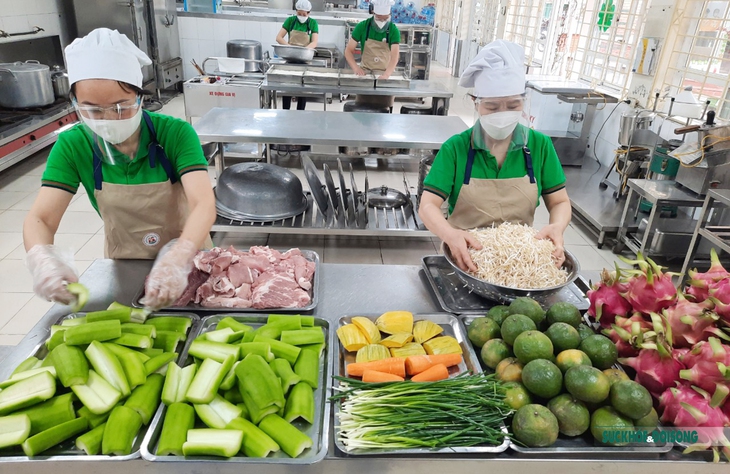 Trẻ mầm non Hà Nội phấn khởi trong ngày đầu trở lại trường - Ảnh 7. Trẻ mầm non Hà Nội phấn khởi trong ngày đầu trở lại trường - Ảnh 7.