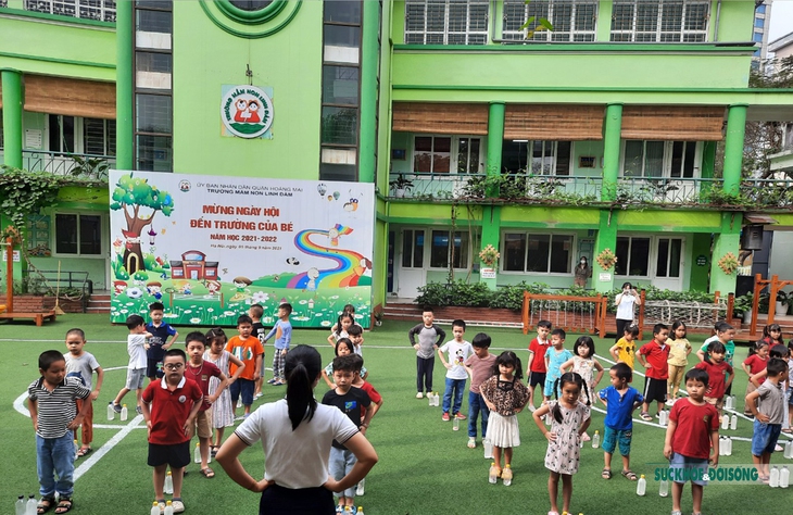Trẻ mầm non Hà Nội phấn khởi trong ngày đầu trở lại trường - Ảnh 4. Trẻ mầm non Hà Nội phấn khởi trong ngày đầu trở lại trường - Ảnh 4.